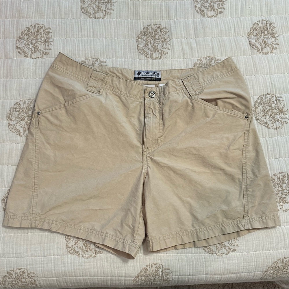 Columbia Size 10 GRT Shorts Beige Cotton Nylon Gear Rugged Trekking Travel